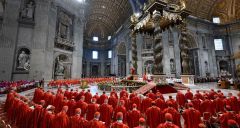 Rome: les cardinaux réunis pour élire le successeur du pape François