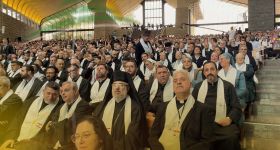 Fidèles et clergé se rassemblent à Harissa avant l’arrivée du pape Léon XIV