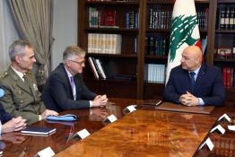 Aoun réitère le soutien du Liban à la Finul, auprès de Lacroix 