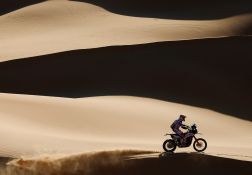 Dakar-2022: Audi domine la huitième étape en auto, retour vers le futur pour les motos
