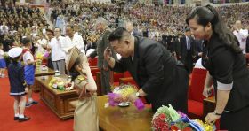 Kim Jong Un dévoile ses armes avancées à la Russie