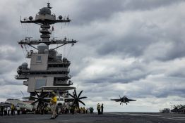 Washington place un 3e porte-avions près du Moyen-Orient
