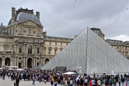 Fin de la grève au Louvre, le musée rouvre normalement