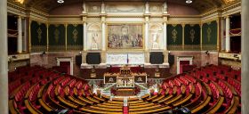 En France, début d'une semaine de batailles politiques décisives