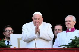 L'état du pape François continue de s'améliorer