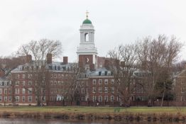 L'administration Trump coupe plus de 2 milliards de subventions à Harvard