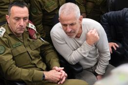 Israël: le chef, limogé, du Shin Bet met en cause Netanyahou
