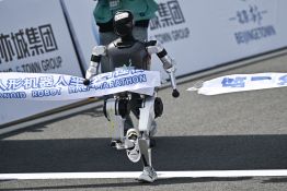 Première mondiale en Chine: un semi-marathon... de robots humanoïdes