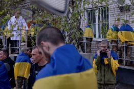 Zelensky accuse la Russie de violer le cessez-le-feu qu'elle vient d'annoncer