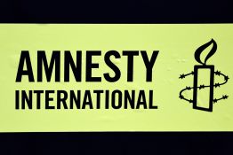 Interdite en Russie, Amnesty International promet de «continuer son travail»