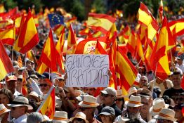 Espagne: grande manifestation contre Pedro Sanchez accusé de corruption