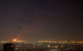 Israël frappe des sites nucléaires iraniens; l’Iran riposte par des attaques de missiles