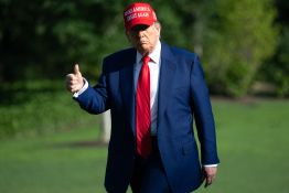Trump signe un décret levant les sanctions contre la Syrie