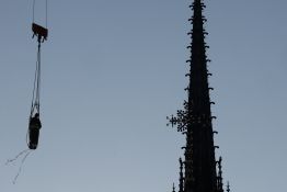 Notre-Dame retrouve sa première statue d’apôtre restaurée