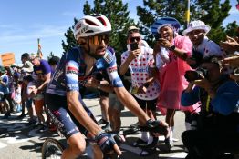 Tour de France: Valentin Paret-Peintre délivre la France au Mont Ventoux