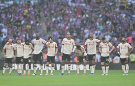 Angleterre: Liverpool défend sa couronne, après les larmes et les transferts