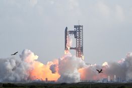 Après une série noire d'explosions, la mégafusée Starship d'Elon Musk signe un retour réussi