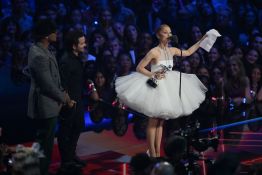Ariana Grande triomphe aux MTV Video Music Awards  
