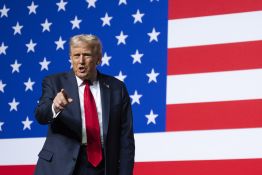 Trump menace la Chine de représailles «massives» après des restrictions de Pékin sur les terres rares