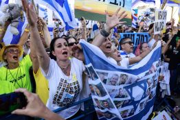 Israël: les familles d'otages demandent de retarder l'application de l'accord dans l'attente des dernières dépouilles