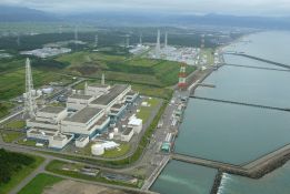Japon: la plus grande centrale nucléaire du monde doit redémarrer mercredi