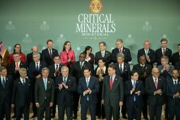Minéraux critiques: un accord trilatéral pour réduire la dépendance à la Chine