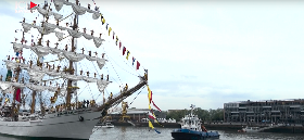 L'Armada 2023 sillone la Seine sous la pluie