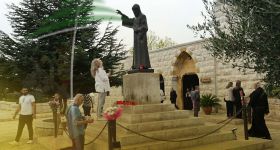 L’attrait du tombeau de Saint Charbel pour les pèlerins