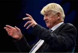 Stanley Johnson, père de Boris, devient français