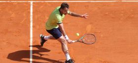 Wawrinka rejoint les quarts de finale à Bâle