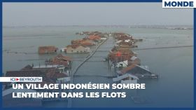 Un village indonésien sombre lentement dans les flots