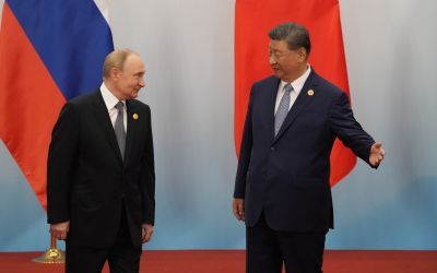 Xi s'entretient avec Poutine et Trump, plaide pour la «stabilité mondiale»