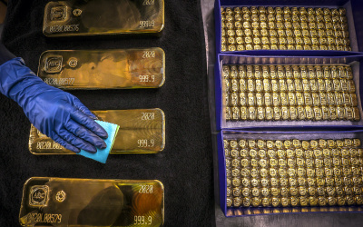 Le cours de l'argent dévisse de plus de 17%, l'or cède plus de 3%