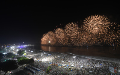 Feux d’artifice et incertitudes : le monde accueille 2026 entre guerres, trêves et espoirs