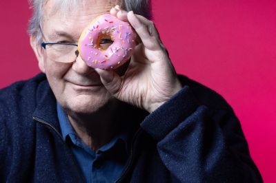 Disparition du photographe Martin Parr, observateur ironique de la vie britannique