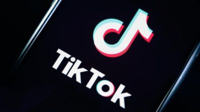 La commission TikTok préconise d'interdire les réseaux sociaux aux moins de 15 ans