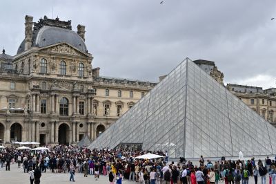 Fin de la grève au Louvre, le musée rouvre normalement