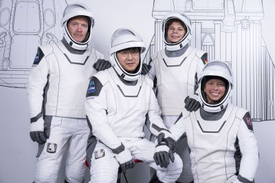 SpaceX envoie sa première mission spatiale privée à survoler les pôles terrestres