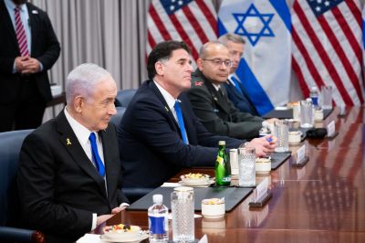 Rencontre inédite à Paris entre Israël et la Syrie, sous l’égide américaine