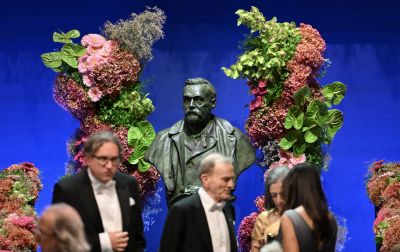 Quand la rébellion scolaire mène au Prix Nobel: portraits de trois lauréats