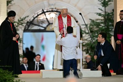 Beyrouth se prépare à une messe papale historique