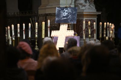 Brigitte Bardot célébrée à Paris entre «Comic Strip», cheval et vichy rose