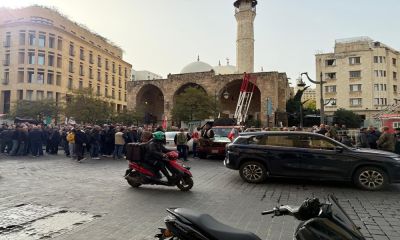 Les manifestants protestent alors que le Parlement débute l’examen du budget 2026
