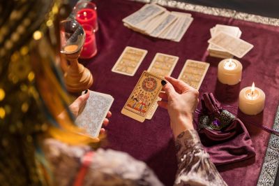 Une séance chez une voyante, immersion dans la consultation
