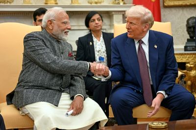 Trump annonce un accord commercial avec l’Inde, Moscou dément la fin des achats de pétrole