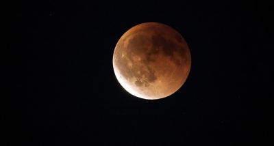 La Lune de sang autour du globe
