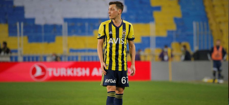 Mesut Özil rebondit à Basaksehir