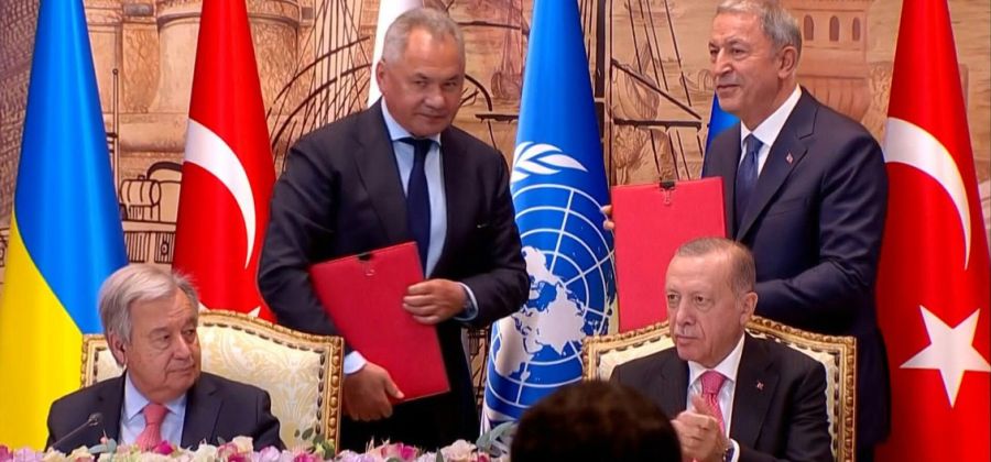 Céréales ukrainiennes: un accord signé à Istanbul