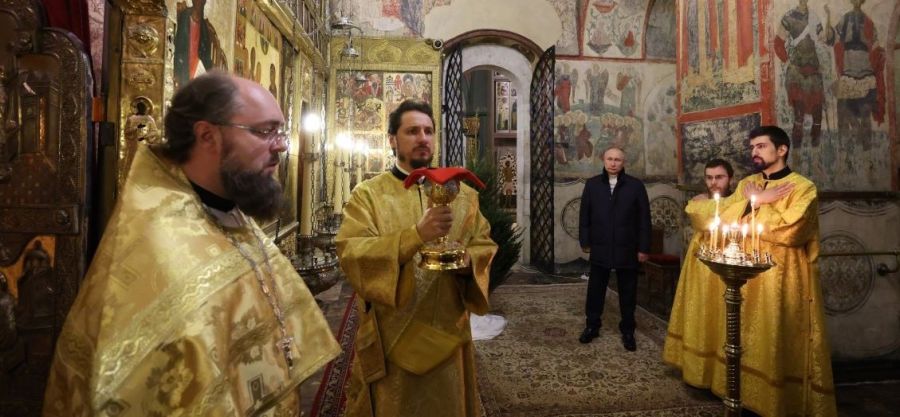 Kiev célèbre Noël en pleine guerre, Poutine fête seul au Kremlin