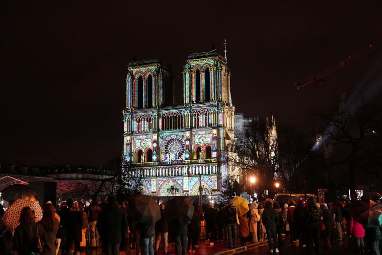 Macron inaugure vendredi les tours de Notre-Dame, rouvertes après l'incendie